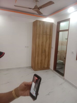 Room in 4 BHK Builder Floor at Vipin Garden – for Rent