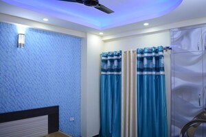 Room in 3.5 BHK Apartment at Renowned Renox Thrive, Sector 10 Greater Noida – for Sale