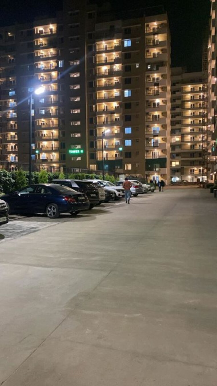  Parking, maya-green-lotus-utsav 3 Bedroom 2100 Sq.Ft. Apartment In International Airport Road Zirakpur 10113303