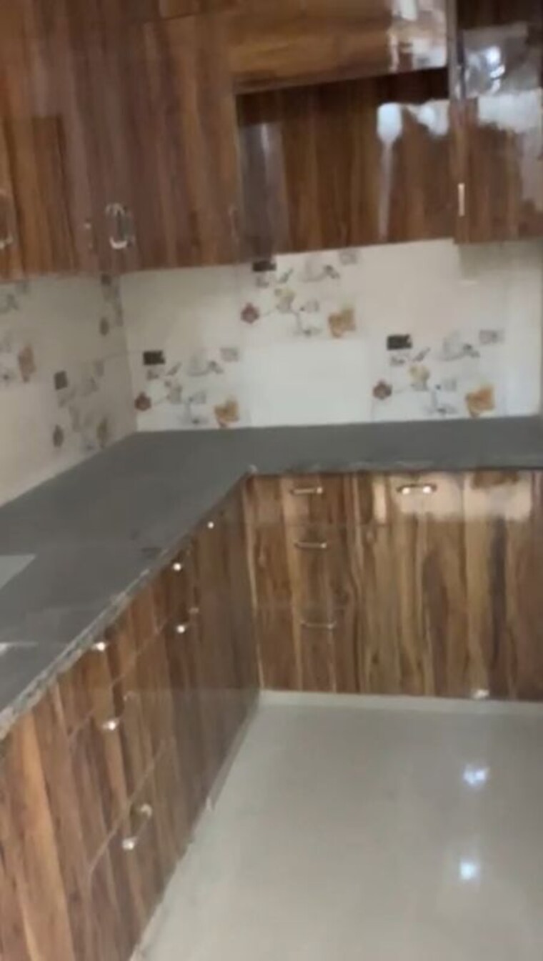 Kitchen, vipin garden 3 Bedroom 90 Sq.Yd. Builder Floor In Vipin Garden Delhi 10113427