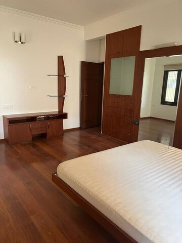 Bedroom in 3 BHK Apartment at SNS Villa, Lavelle Road – for Rent