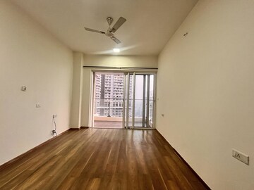 Room in 3 BHK Apartment at L&T Crescent Bay T2, Parel – for Rent