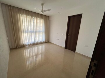 Room in 3 BHK Apartment at Hiranandani Highland, Powai – for Rent