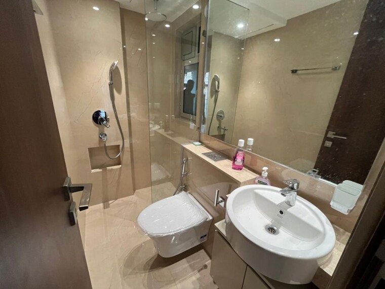 Bathroom, hiranandani-highland 3 Bedroom 1250 Sq.Ft. Apartment In Powai Mumbai 10113456