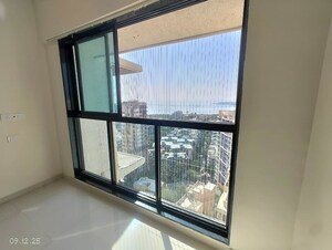 Room in 3 BHK Apartment at Kalikund Heights, Tardeo – for Rent