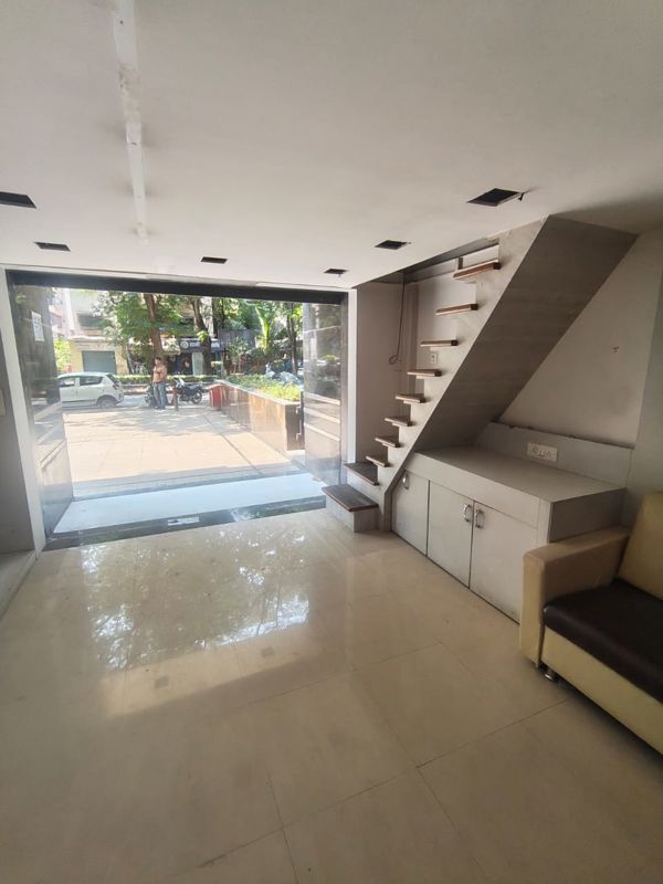 Retail Shop For Rent in Tarangan Towers