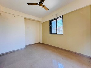 Room in 2 BHK Builder Floor at Ghatkopar East – for Rent