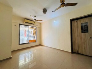 Room in 2 BHK Builder Floor at Ghatkopar East – for Rent
