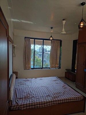 Bedroom in 2 BHK Apartment at Juhu – for Rent