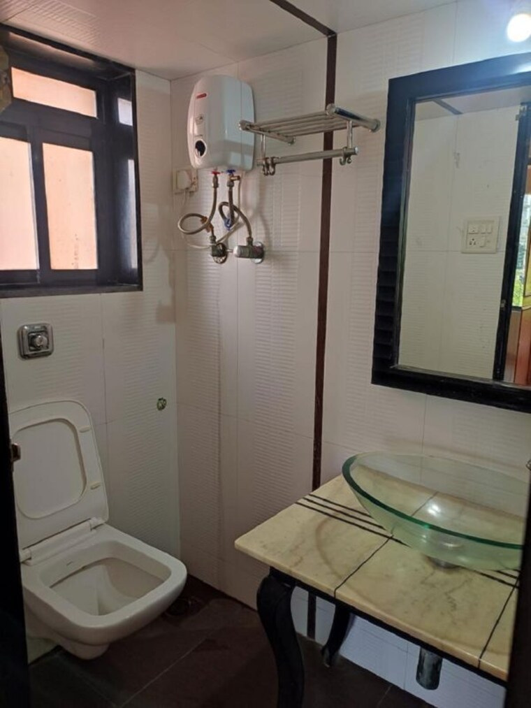 Bathroom, juhu 2 Bedroom 700 Sq.Ft. Apartment In Juhu Mumbai 10113955