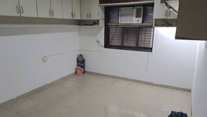 Room in 2 BHK Apartment at Poonam Apartments Worli, Worli – for Rent