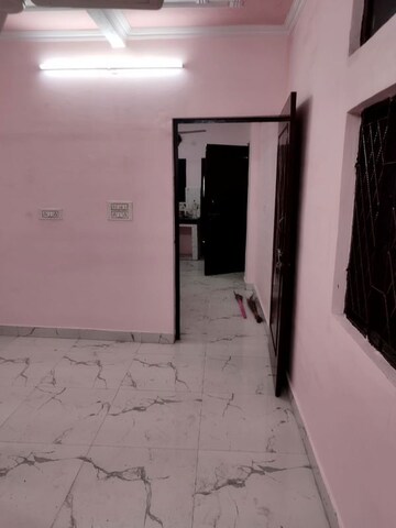 Room in 1 BHK Builder Floor at Nehru Nagar – for Rent
