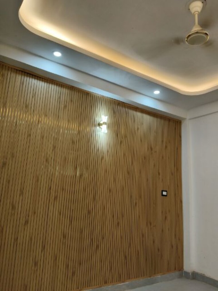 Room, sector 73 3 Bedroom 1400 Sq.Ft. Builder Floor In Sector 73 Noida 10114208