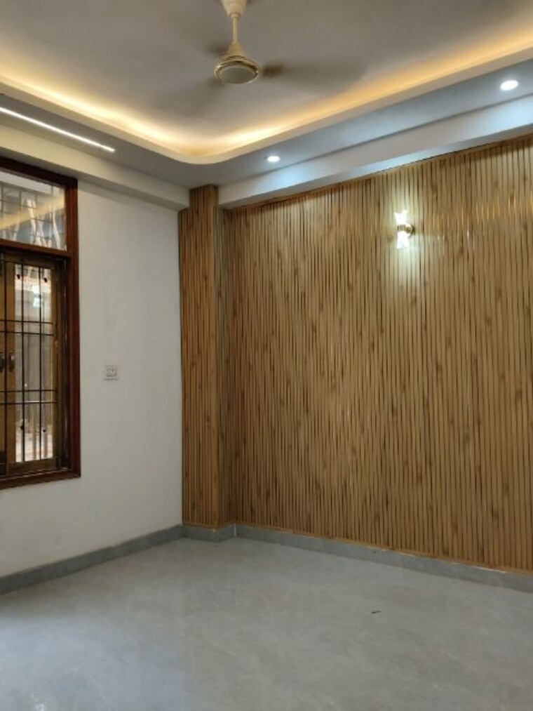 Room, sector 73 3 Bedroom 1400 Sq.Ft. Builder Floor In Sector 73 Noida 10114208