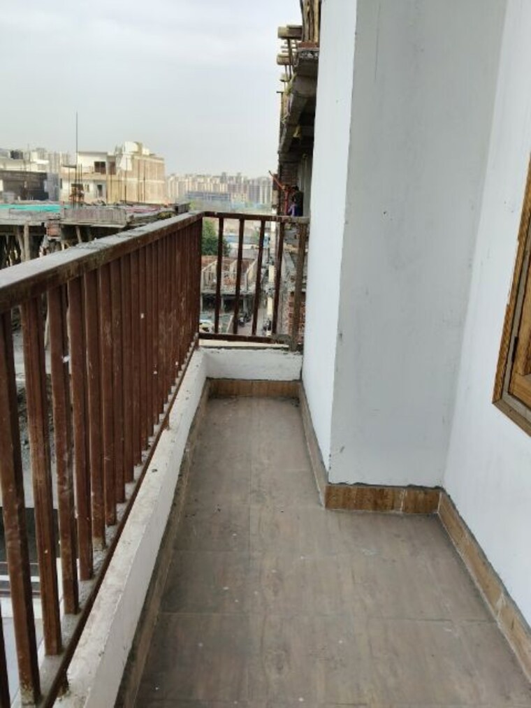 Balcony, sector 73 3 Bedroom 1400 Sq.Ft. Builder Floor In Sector 73 Noida 10114208