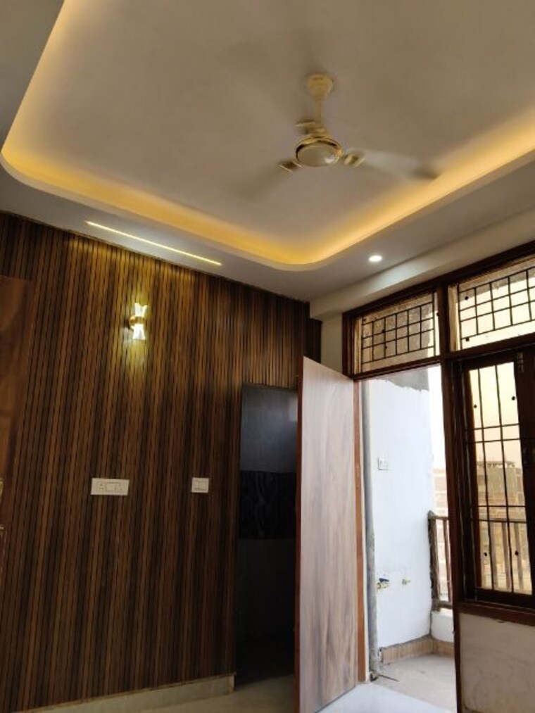 Room, sector 73 3 Bedroom 1400 Sq.Ft. Builder Floor In Sector 73 Noida 10114208