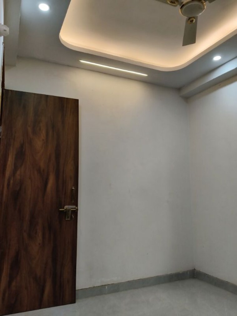 Room, sector 73 3 Bedroom 1400 Sq.Ft. Builder Floor In Sector 73 Noida 10114208