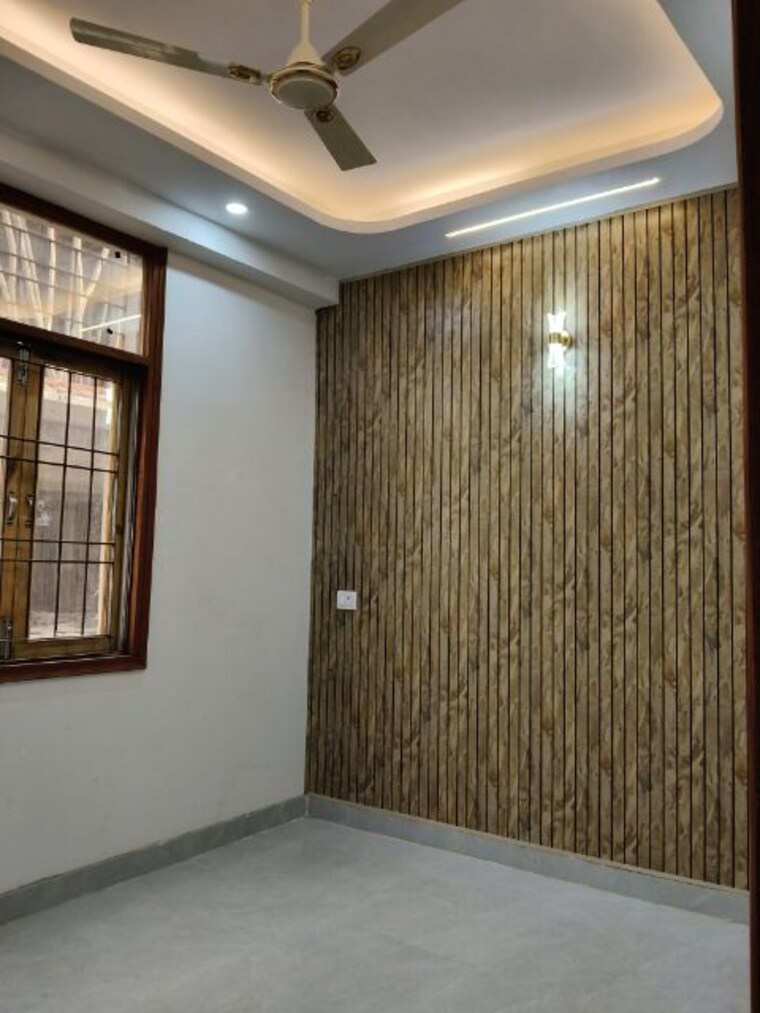 Room, sector 73 3 Bedroom 1400 Sq.Ft. Builder Floor In Sector 73 Noida 10114208