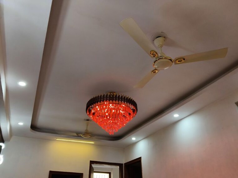 Other, sector 73 3 Bedroom 1400 Sq.Ft. Builder Floor In Sector 73 Noida 10114208