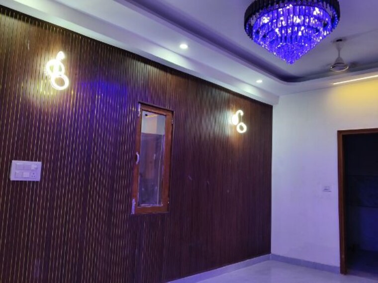 Room, sector 73 3 Bedroom 1400 Sq.Ft. Builder Floor In Sector 73 Noida 10114208