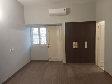 Room in 3 BHK Builder Floor at Jeewan Nagar – for Rent