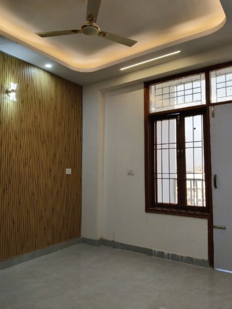 Room, sector 73 2 Bedroom 1000 Sq.Ft. Builder Floor In Sector 73 Noida 10114272