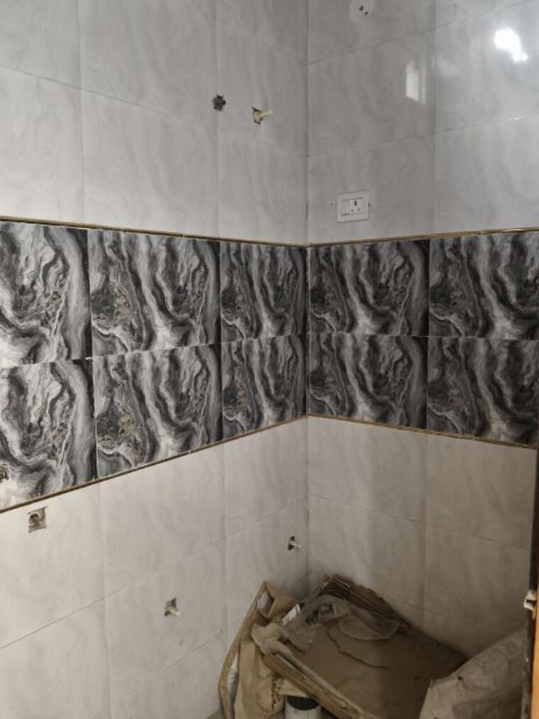 Other, sector 73 2 Bedroom 1000 Sq.Ft. Builder Floor In Sector 73 Noida 10114272