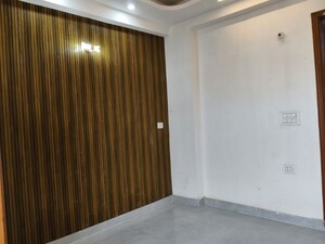 Room in 2 BHK Builder Floor at Sector 73 – for Sale