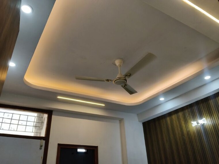 Other, sector 73 2 Bedroom 1000 Sq.Ft. Builder Floor In Sector 73 Noida 10114272