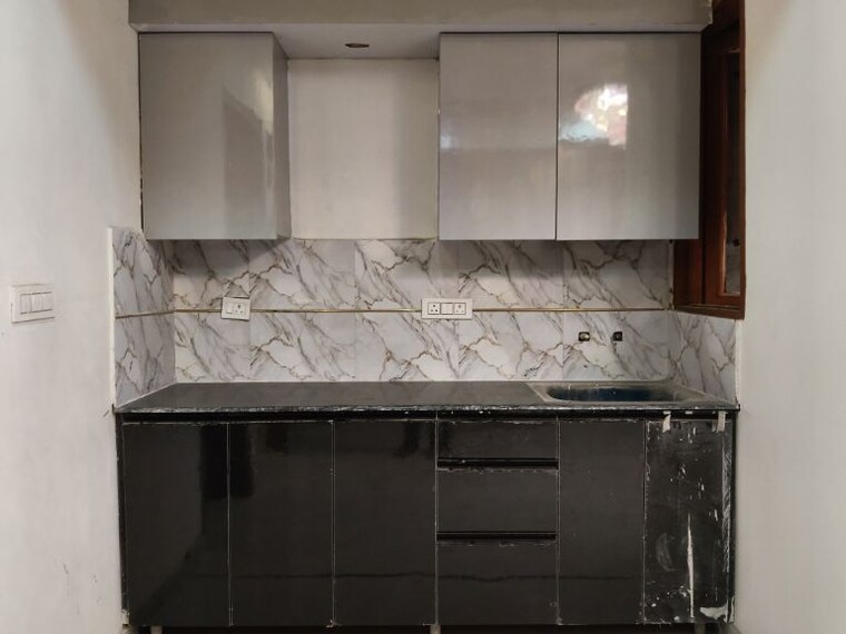Kitchen, sector 73 2 Bedroom 1000 Sq.Ft. Builder Floor In Sector 73 Noida 10114272