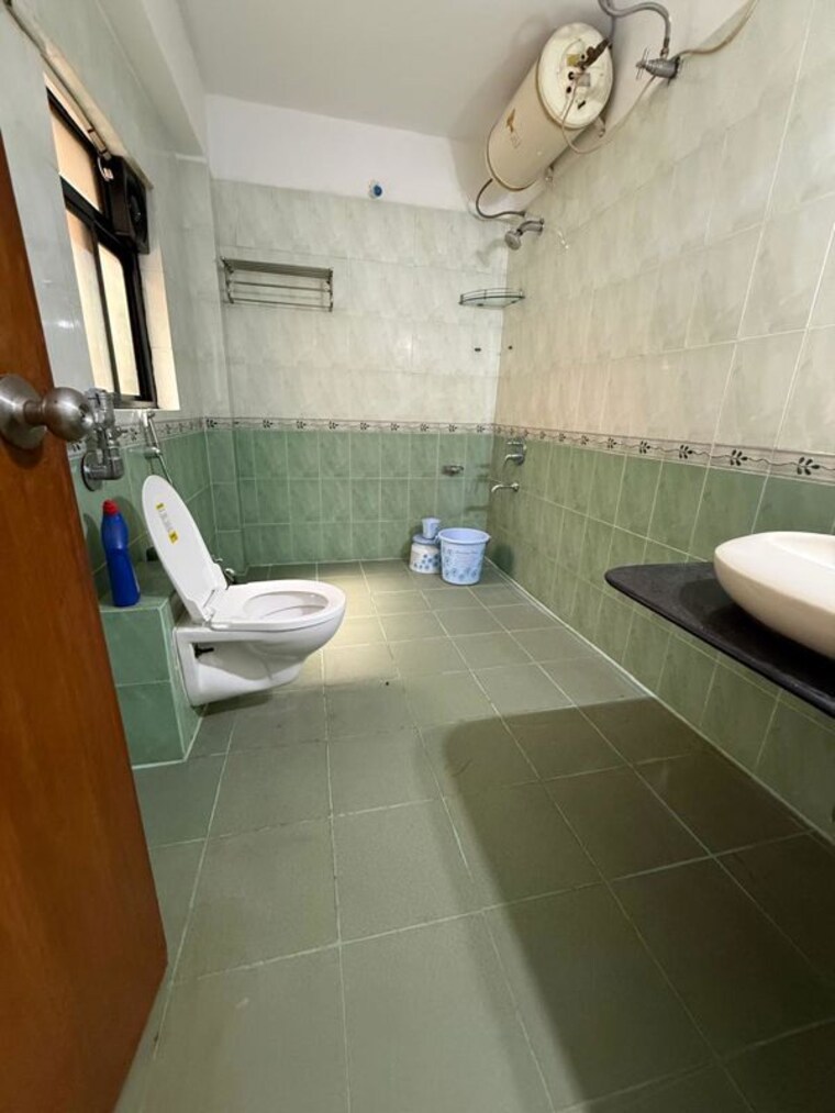 Bathroom, parmar-garden 3 Bedroom 1500 Sq.Ft. Apartment In Wanwadi Pune 10114284