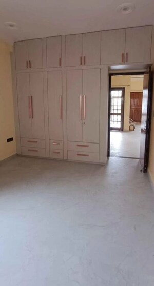Room in 3 BHK Apartment at Gomti Nagar – for Rent