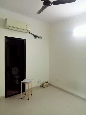 Room in 2.5 BHK Builder Floor at Smart World Gems, Sector 89 – for Rent