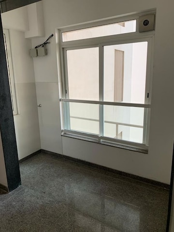 Room in 2 BHK Apartment at Kalpataru Radiance, Goregaon West – for Sale