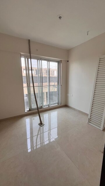 Room in 2 BHK Apartment at Dosti Mezzo 22, Sion East – for Sale