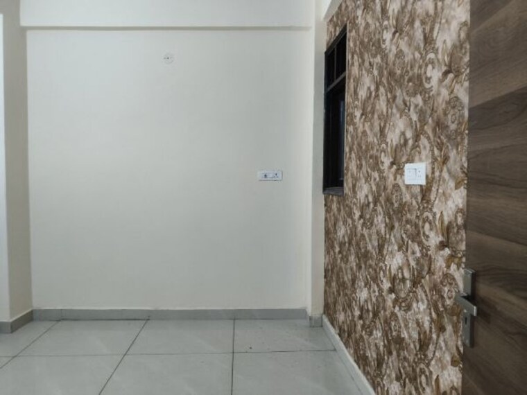 Other, sector 73 2 Bedroom 965 Sq.Ft. Builder Floor In Sector 73 Noida 10114388