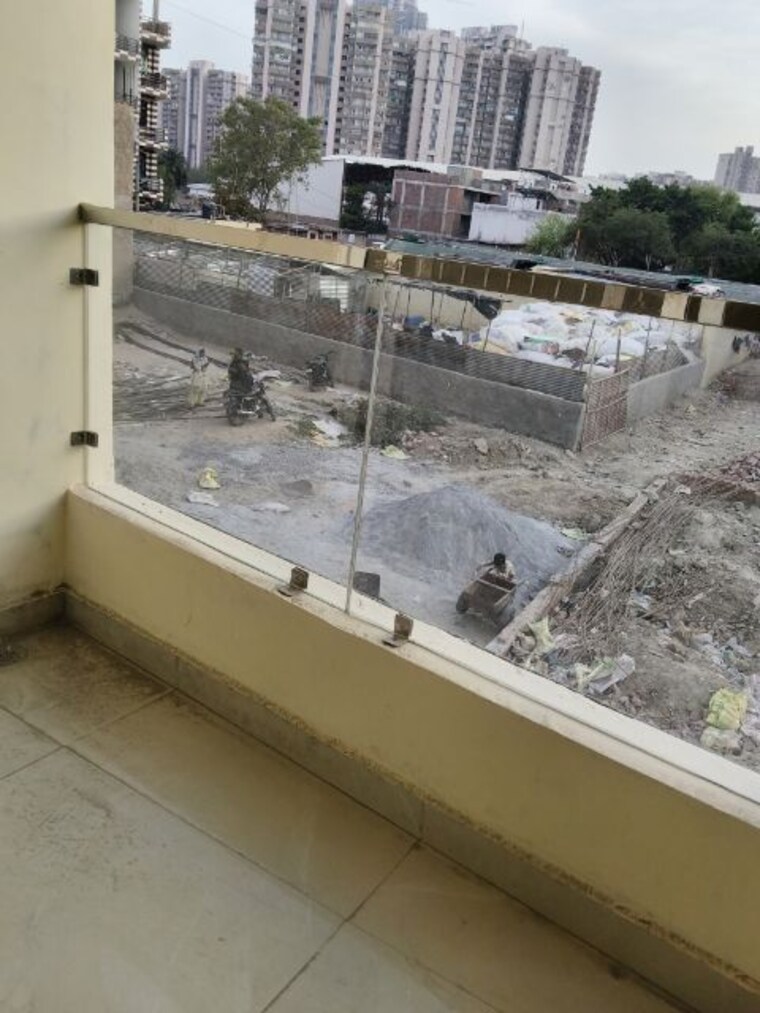 Balcony, sector 73 2 Bedroom 965 Sq.Ft. Builder Floor In Sector 73 Noida 10114388