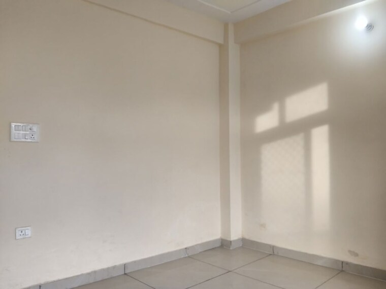 Room, sector 73 2 Bedroom 965 Sq.Ft. Builder Floor In Sector 73 Noida 10114388