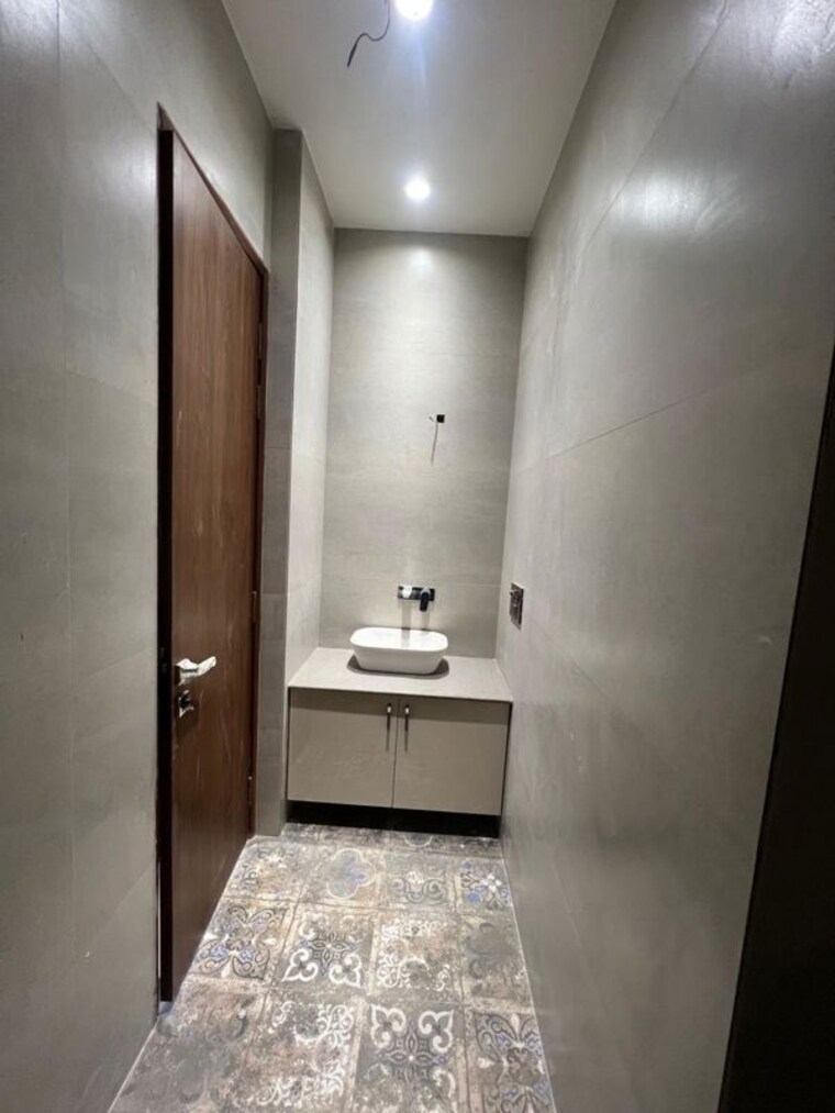 Washroom, kalkaji 3 Bedroom 1800 Sq.Ft. Apartment In Kalkaji Delhi 10114387