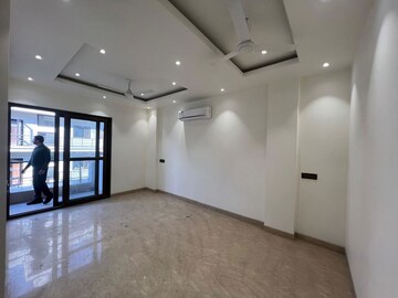 Room in 3 BHK Apartment at Kalkaji – for Rent