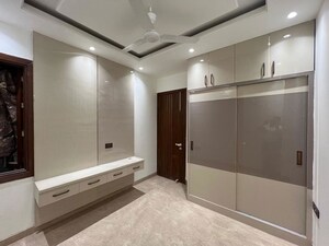 Room in 3 BHK Apartment at Kalkaji – for Rent