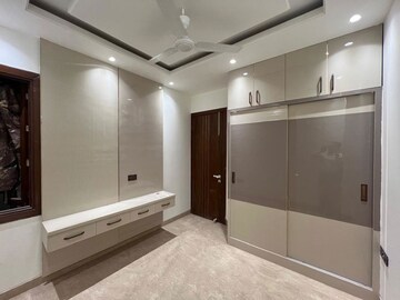 Room in 3 BHK Apartment at Kalkaji – for Rent