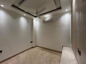 Room in 3 BHK Apartment at Kalkaji – for Rent