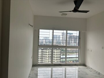 Room in 3 BHK Apartment at Raheja Ridgewood, Goregaon East – for Rent