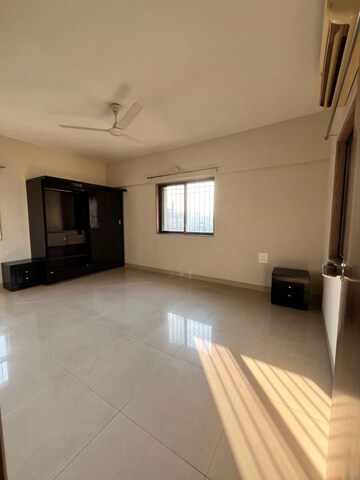 Room in 4 BHK Apartment at KUL Buena Vista, Pashan – for Rent