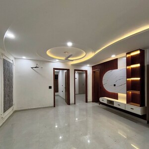 Room in 3 BHK Builder Floor at Sector 11 – for Rent
