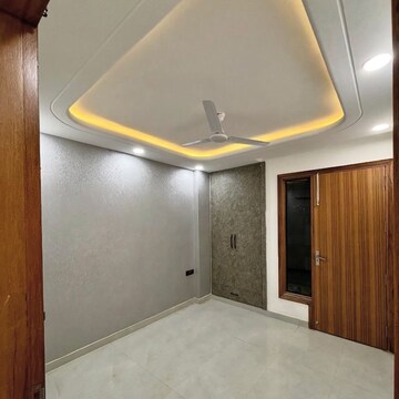 Room in 3 BHK Builder Floor at Sector 11 – for Rent