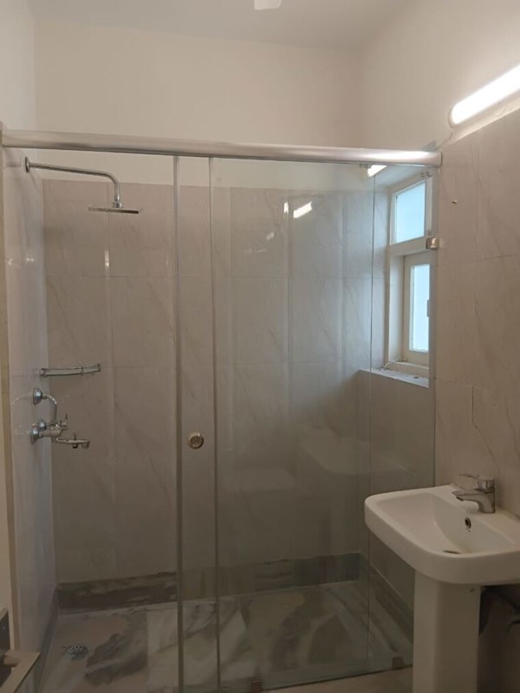 Bathroom, greater kailash 3 Bedroom 1850 Sq.Ft. Apartment In Greater Kailash Delhi 10114425
