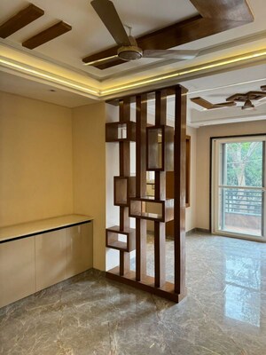Room in 3 BHK Builder Floor at Dlf Phase I – for Rent