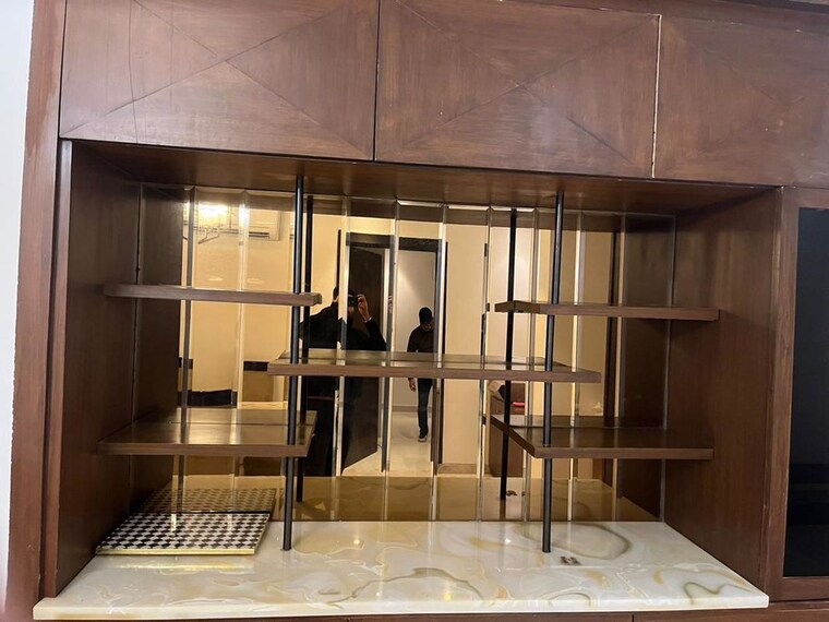 Living Room, dlf phase i 3 Bedroom 500 Sq.Yd. Builder Floor In Dlf Phase I Gurgaon 10114370